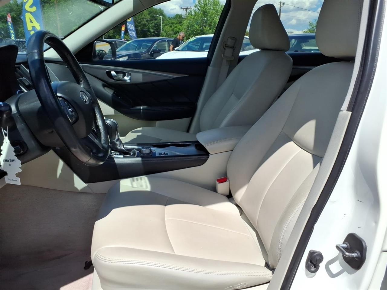 Infiniti Q50 4dr Sdn 2.0t Premium RWD 2016