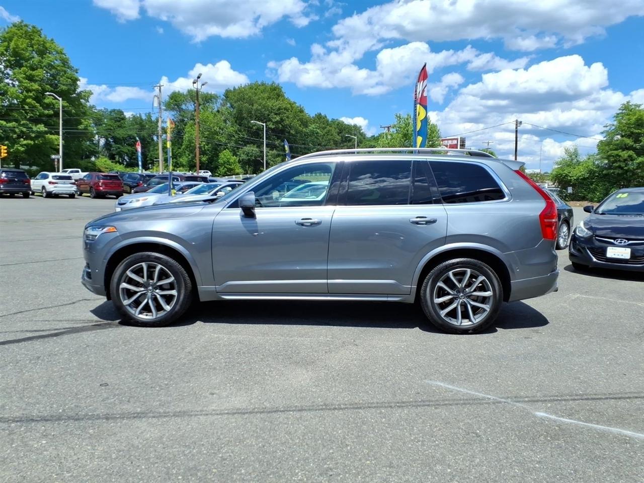 Volvo XC90 T5 AWD 5-Passenger Momentum *Ltd Avail* 2018