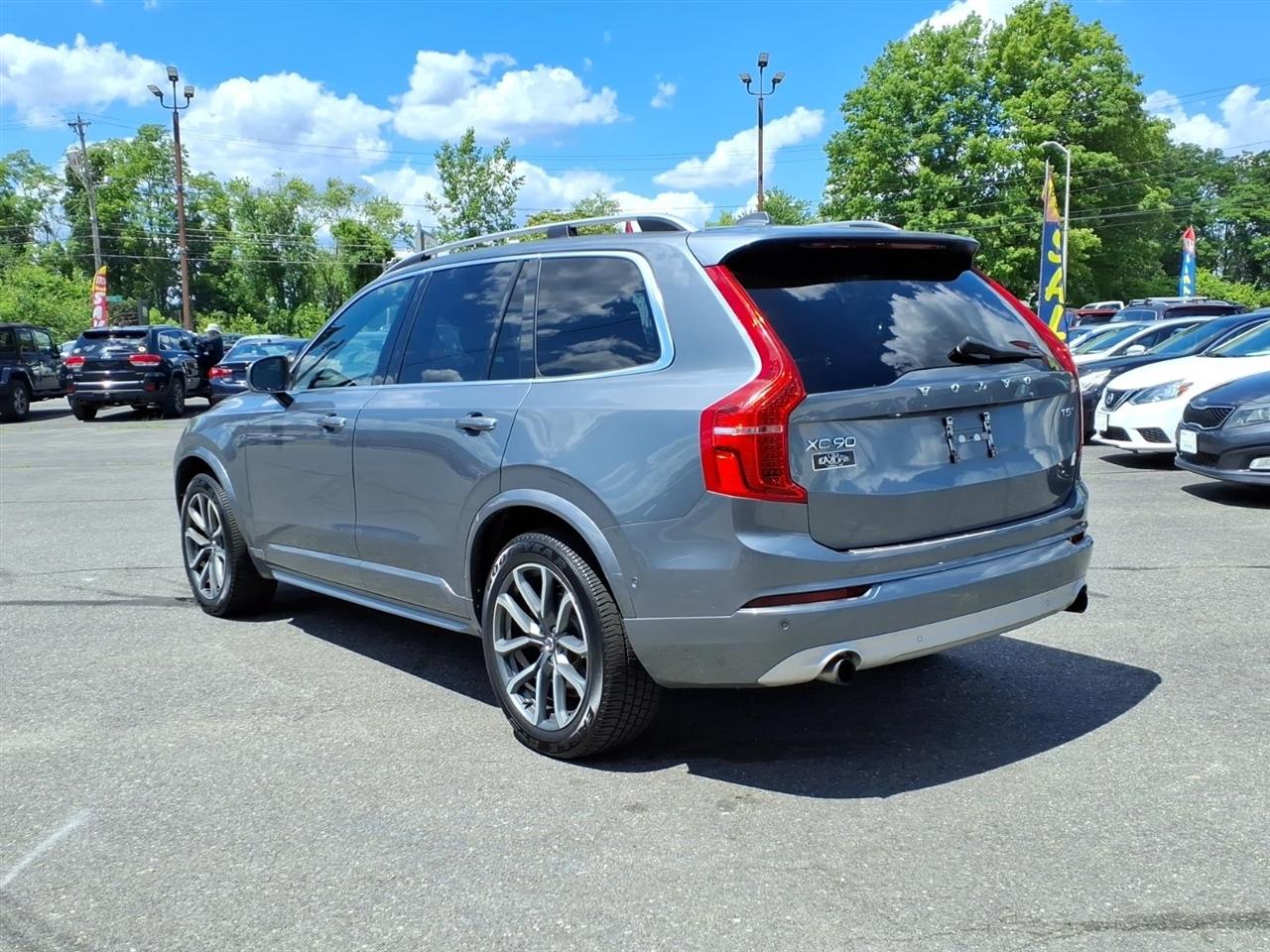 Volvo XC90 T5 AWD 5-Passenger Momentum *Ltd Avail* 2018