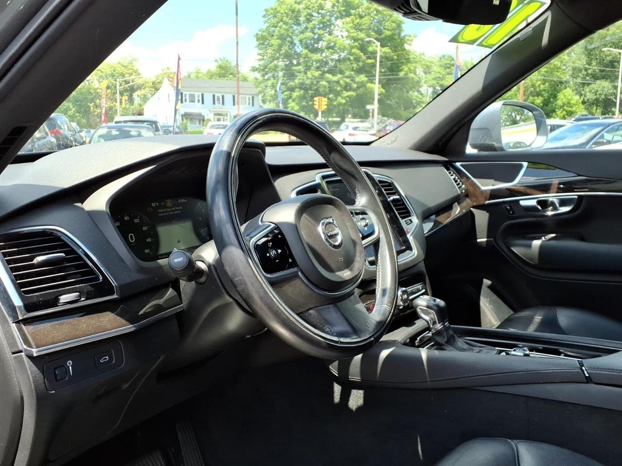 Volvo XC90 T5 AWD 5-Passenger Momentum *Ltd Avail* 2018
