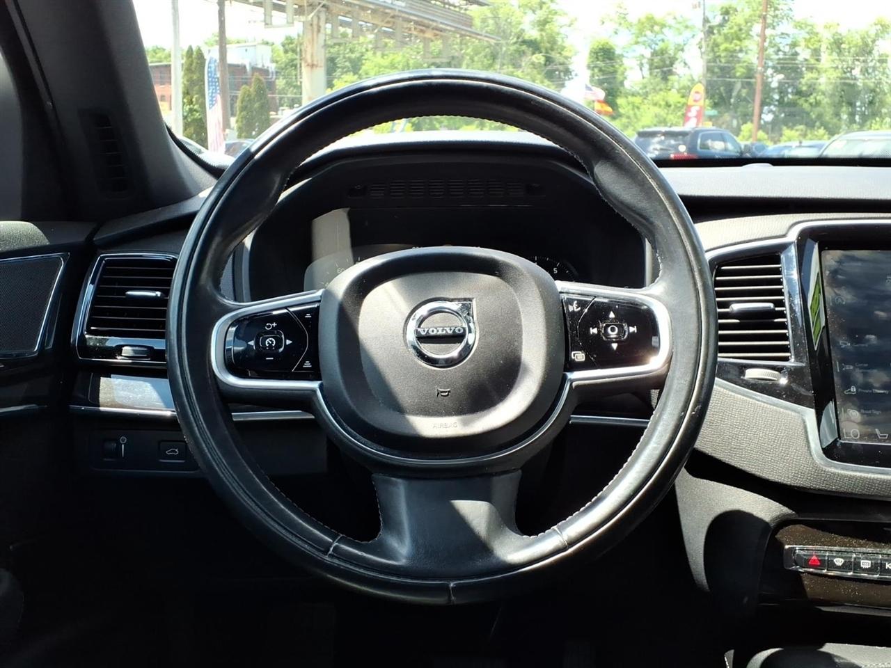 Volvo XC90 T5 AWD 5-Passenger Momentum *Ltd Avail* 2018