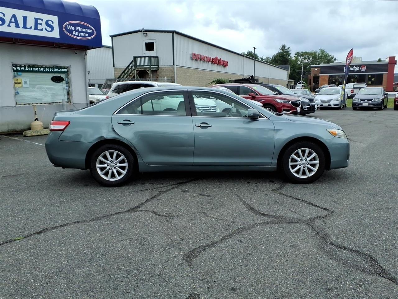 Toyota Camry 4dr Sdn V6 Auto XLE (Natl) 2011