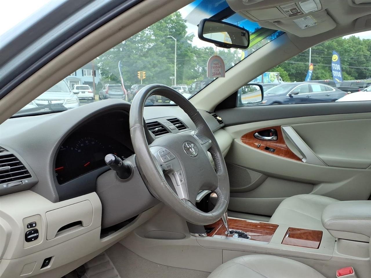 Toyota Camry 4dr Sdn V6 Auto XLE (Natl) 2011
