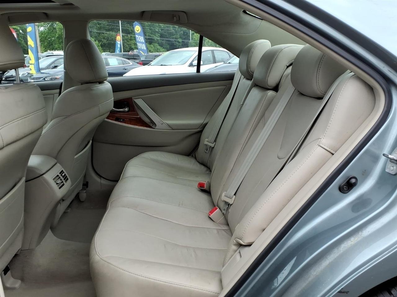Toyota Camry 4dr Sdn V6 Auto XLE (Natl) 2011