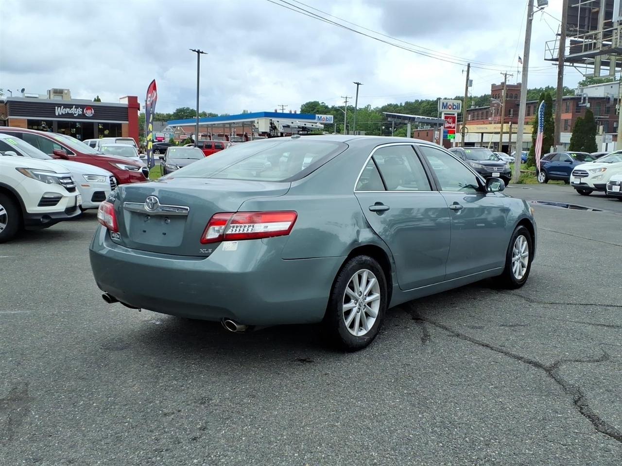 Toyota Camry 4dr Sdn V6 Auto XLE (Natl) 2011