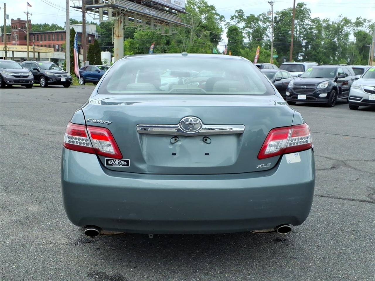 Toyota Camry 4dr Sdn V6 Auto XLE (Natl) 2011