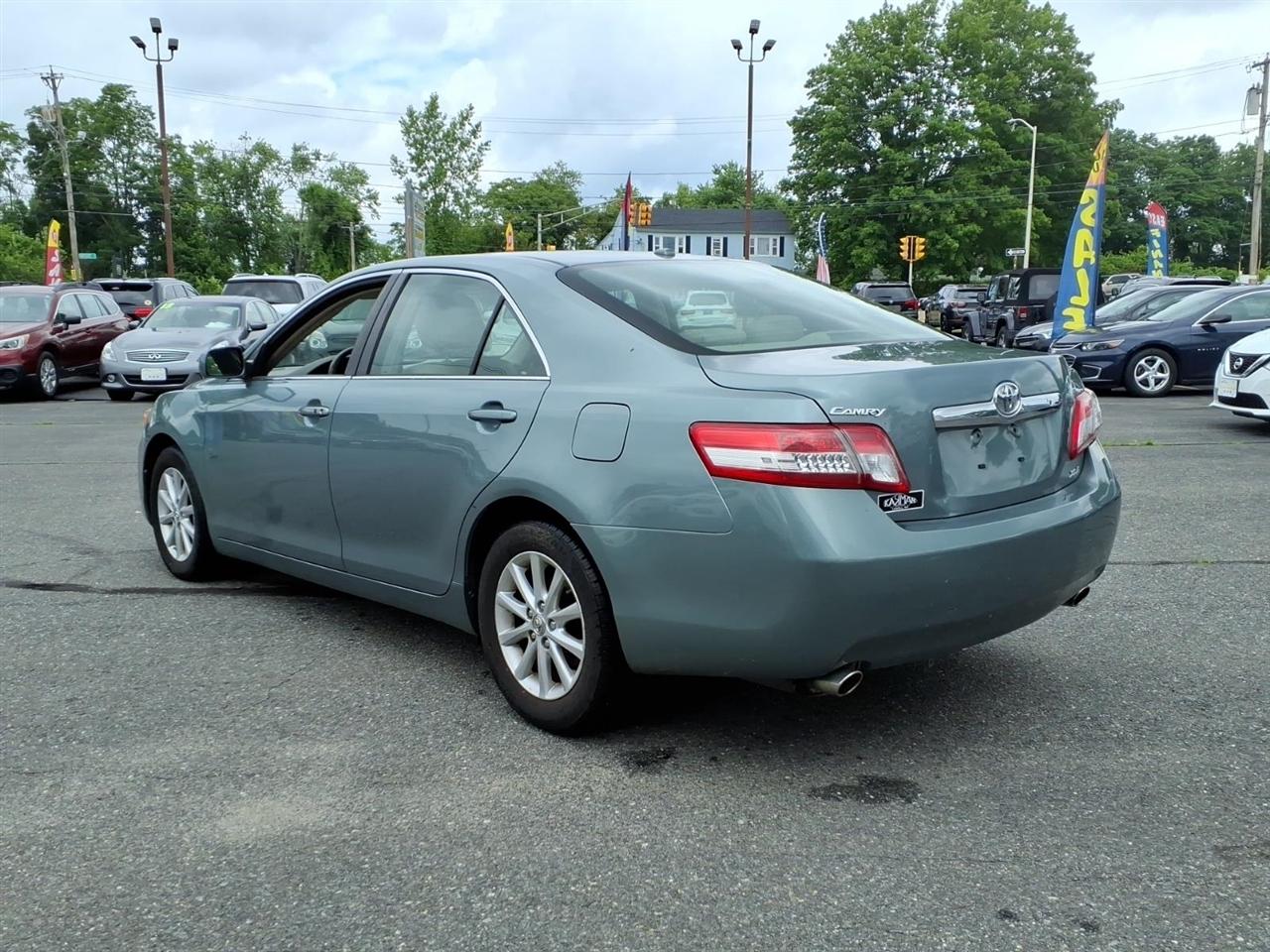 Toyota Camry 4dr Sdn V6 Auto XLE (Natl) 2011