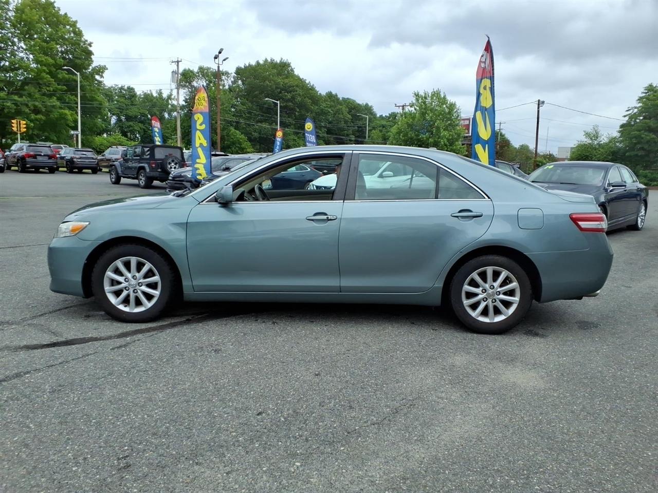 Toyota Camry 4dr Sdn V6 Auto XLE (Natl) 2011