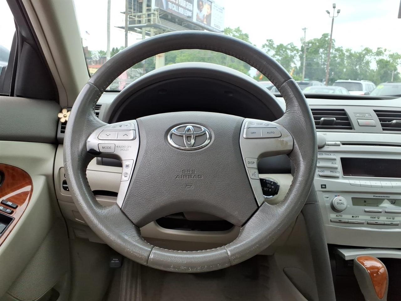 Toyota Camry 4dr Sdn V6 Auto XLE (Natl) 2011