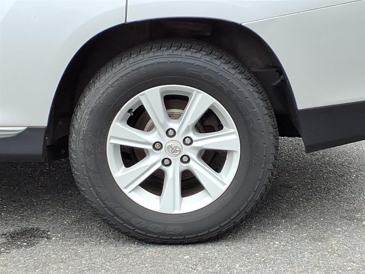 Toyota Highlander 4WD 4dr V6 (Natl) 2013