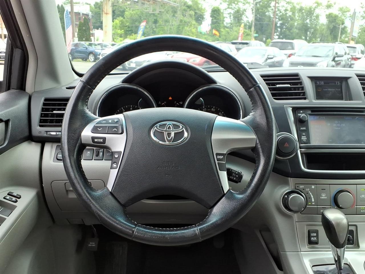 Toyota Highlander 4WD 4dr V6 (Natl) 2013