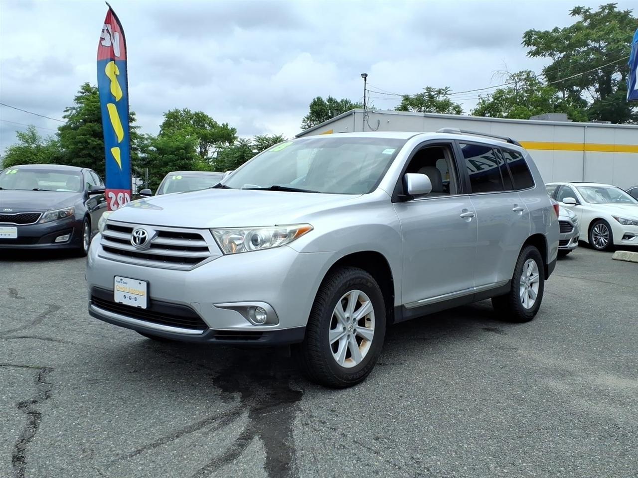 Toyota Highlander 4WD 4dr V6 (Natl) 2013