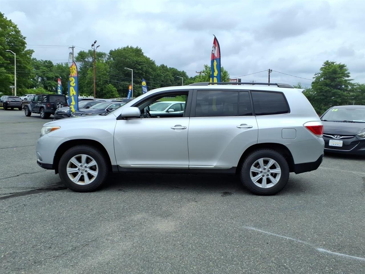 Toyota Highlander 4WD 4dr V6 (Natl) 2013