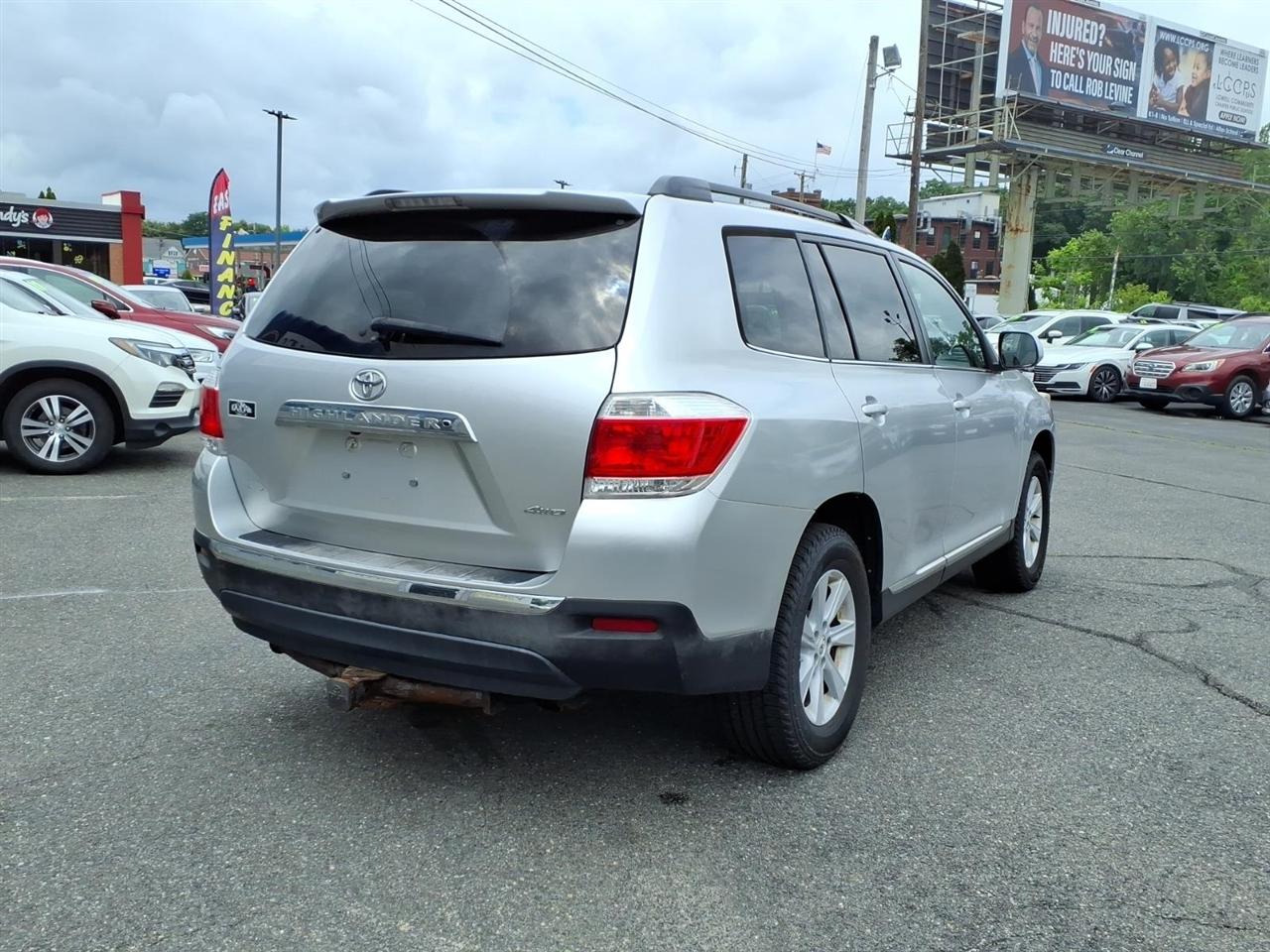 Toyota Highlander 4WD 4dr V6 (Natl) 2013