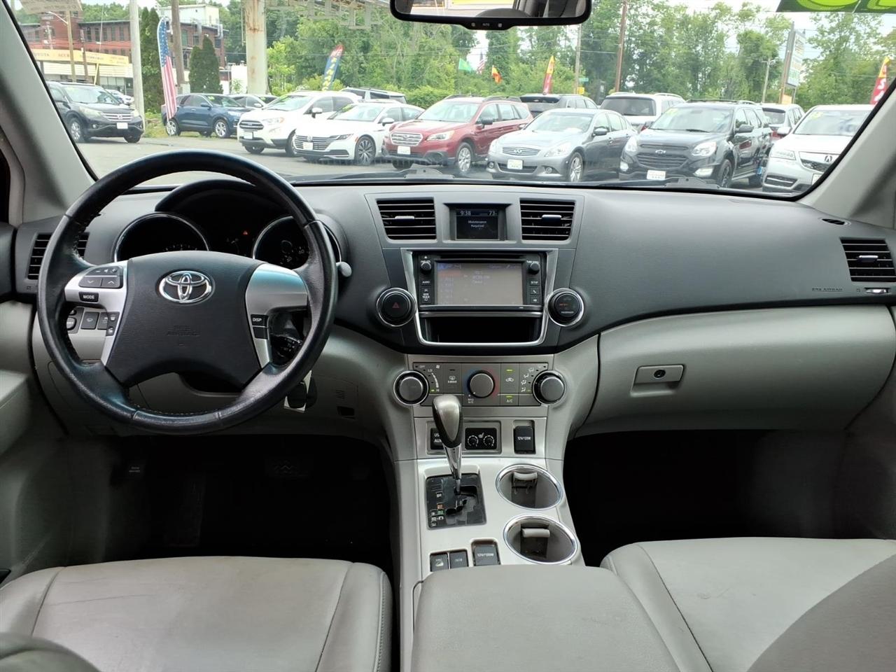 Toyota Highlander 4WD 4dr V6 (Natl) 2013