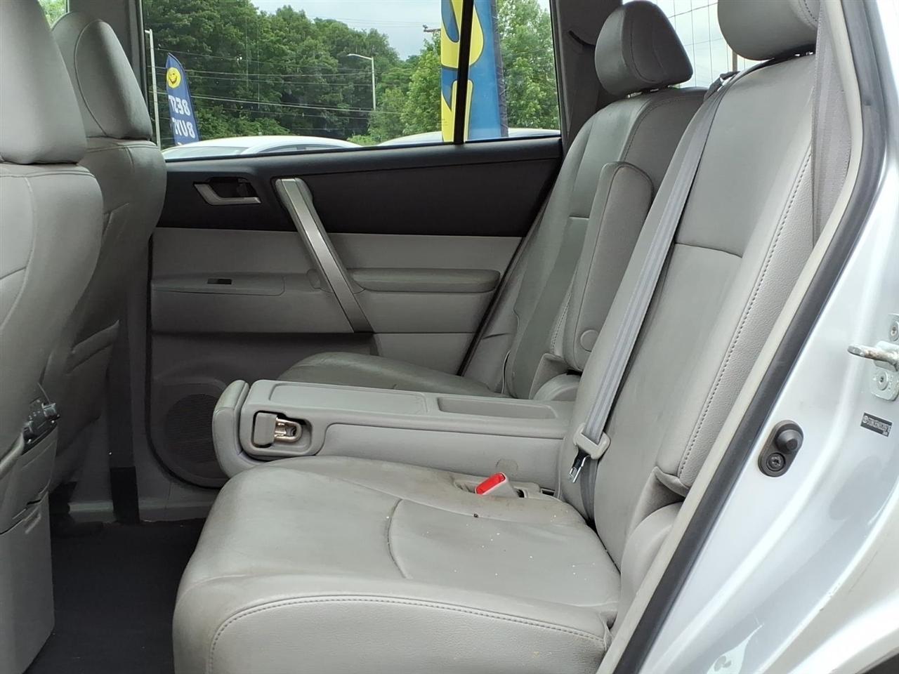 Toyota Highlander 4WD 4dr V6 (Natl) 2013