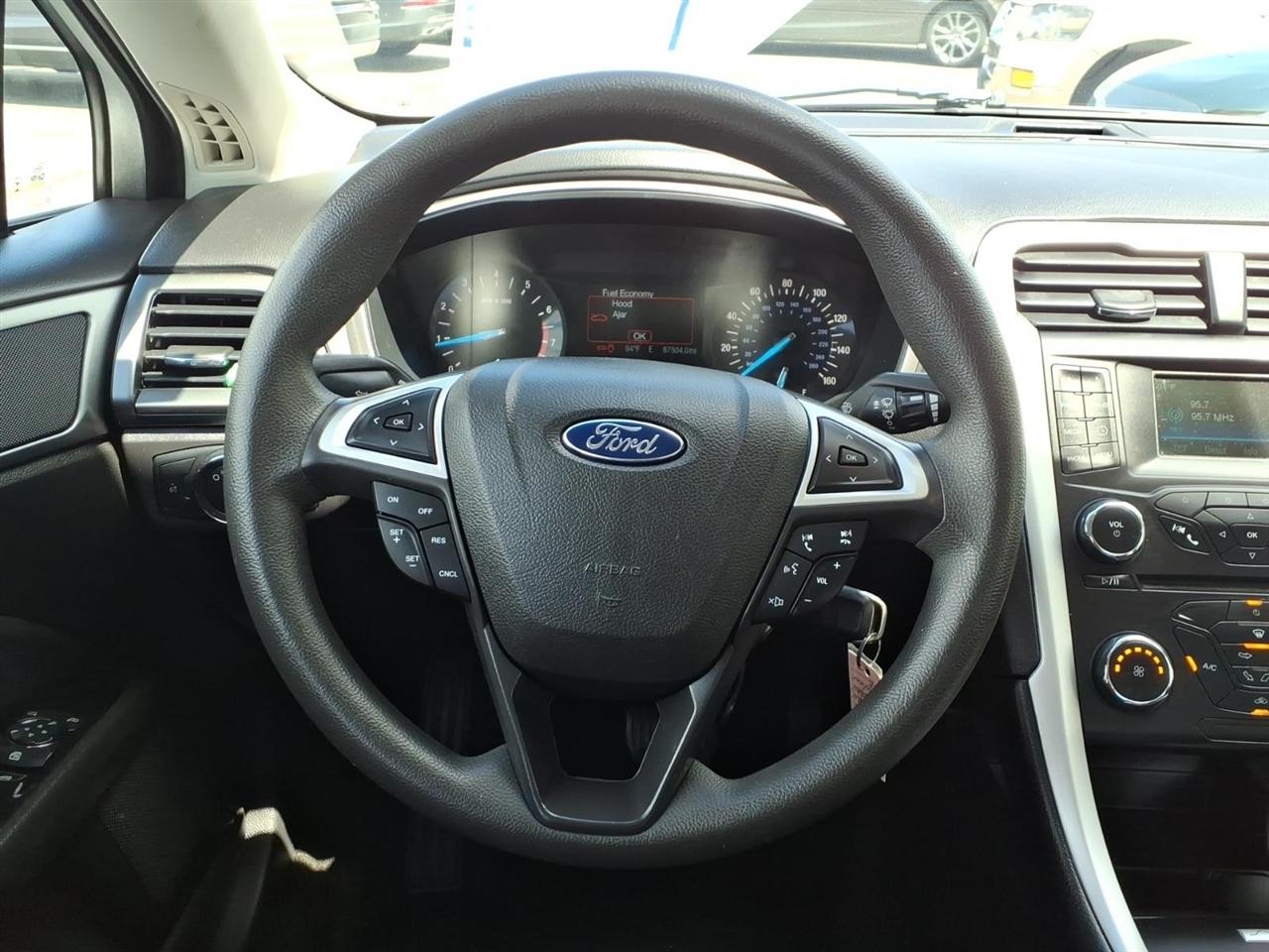 Ford Fusion 4dr Sdn SE FWD 2016
