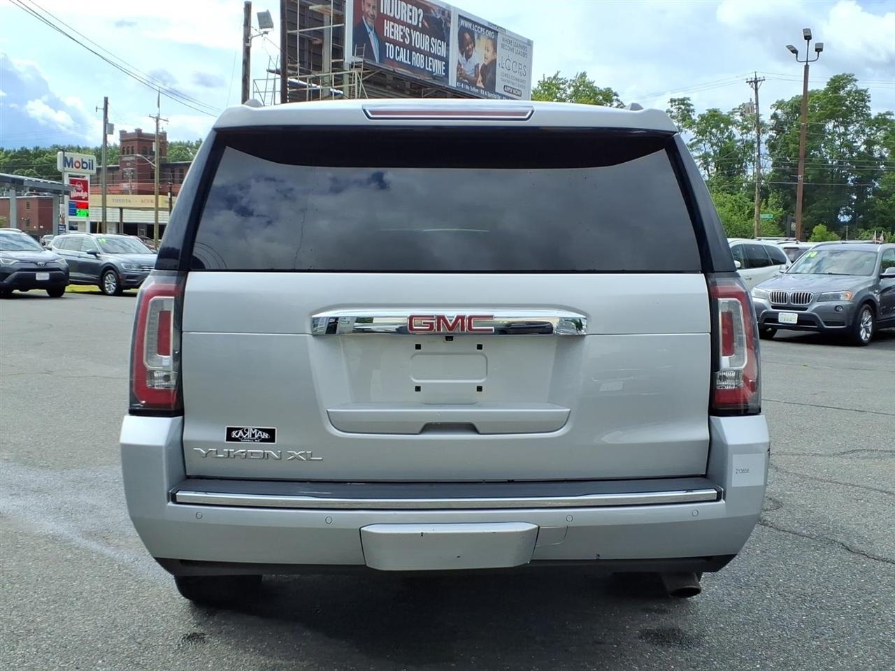 GMC Yukon XL photo 7