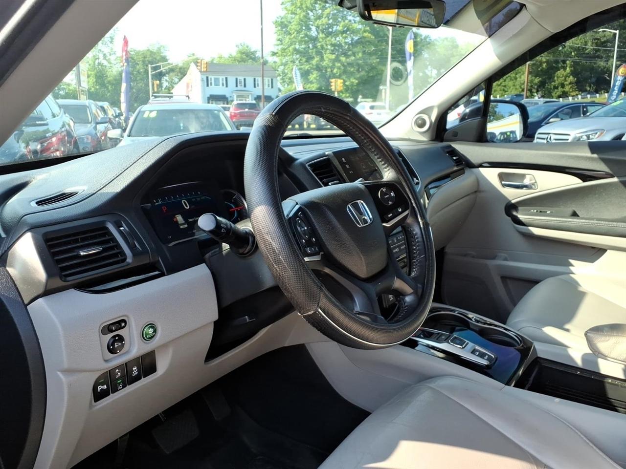 Honda Pilot Touring 8-Passenger AWD 2019