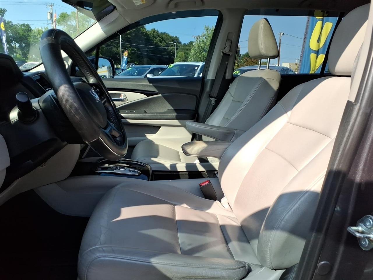 Honda Pilot Touring 8-Passenger AWD 2019