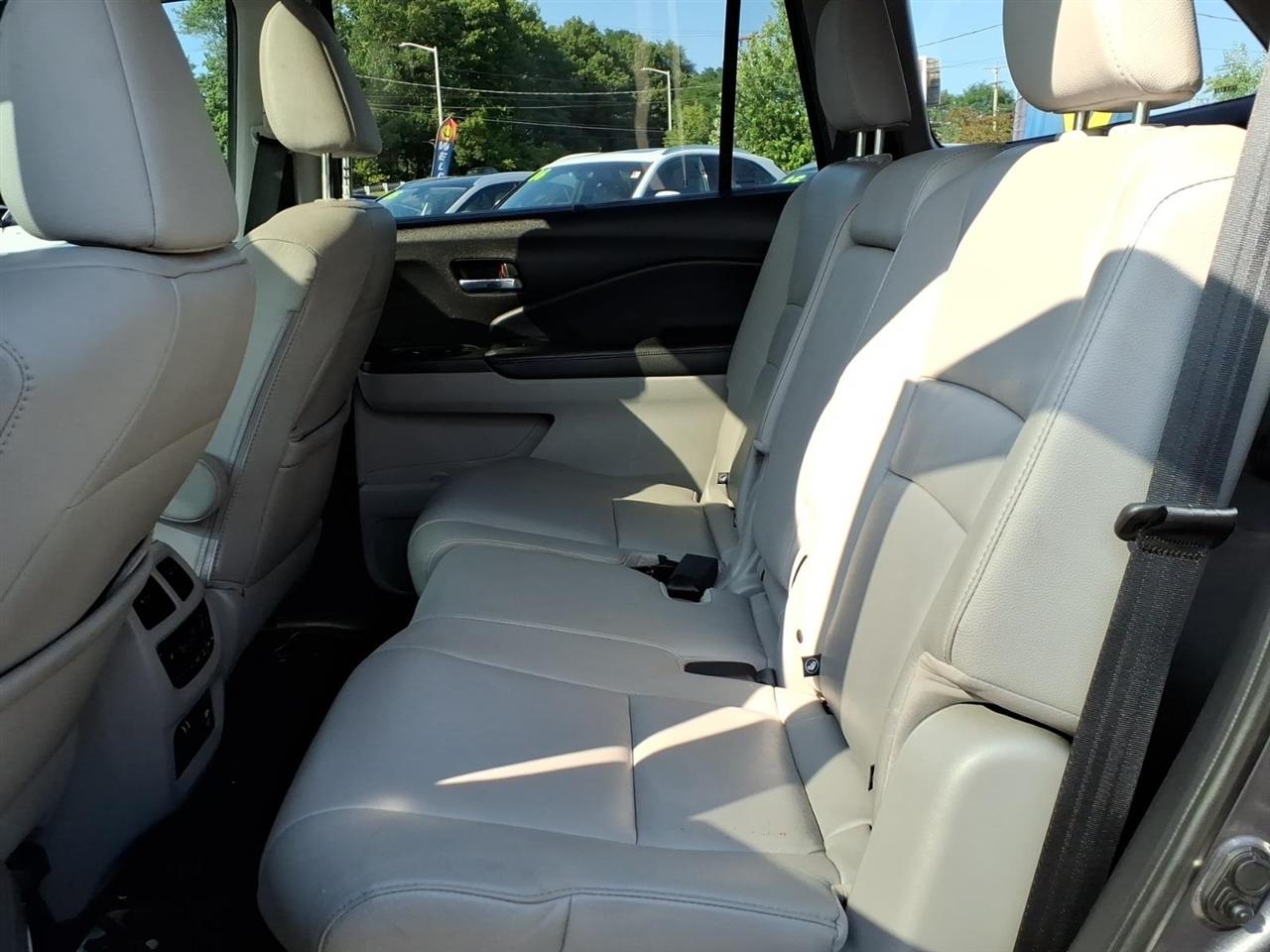 Honda Pilot Touring 8-Passenger AWD 2019