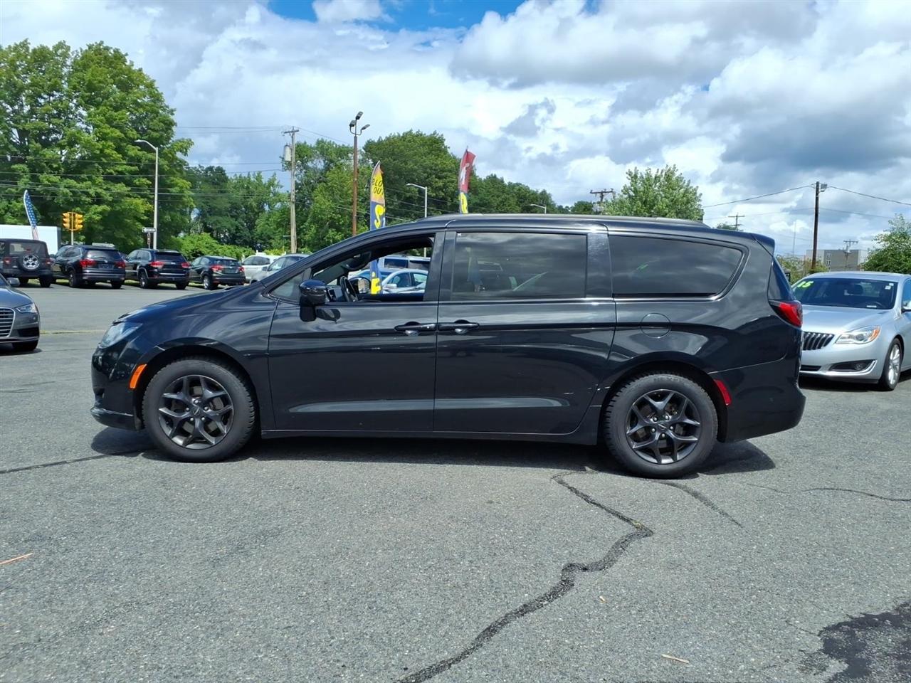 Chrysler Pacifica Touring L FWD 2018