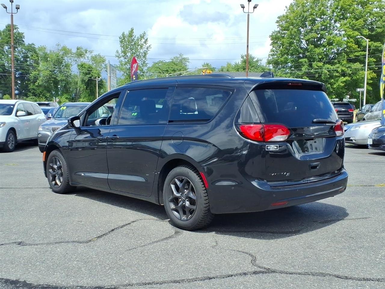 Chrysler Pacifica Touring L FWD 2018