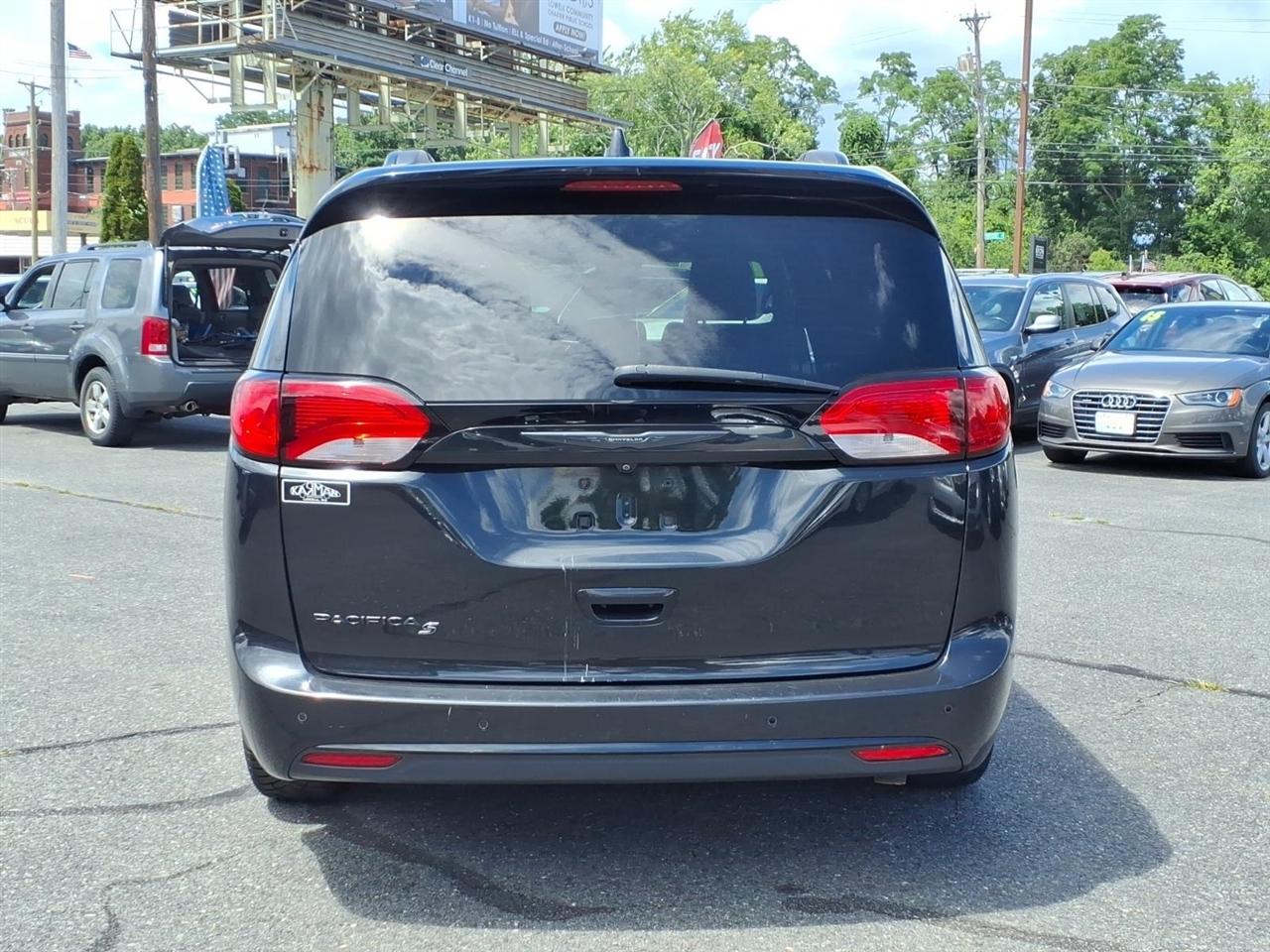 Chrysler Pacifica Touring L FWD 2018