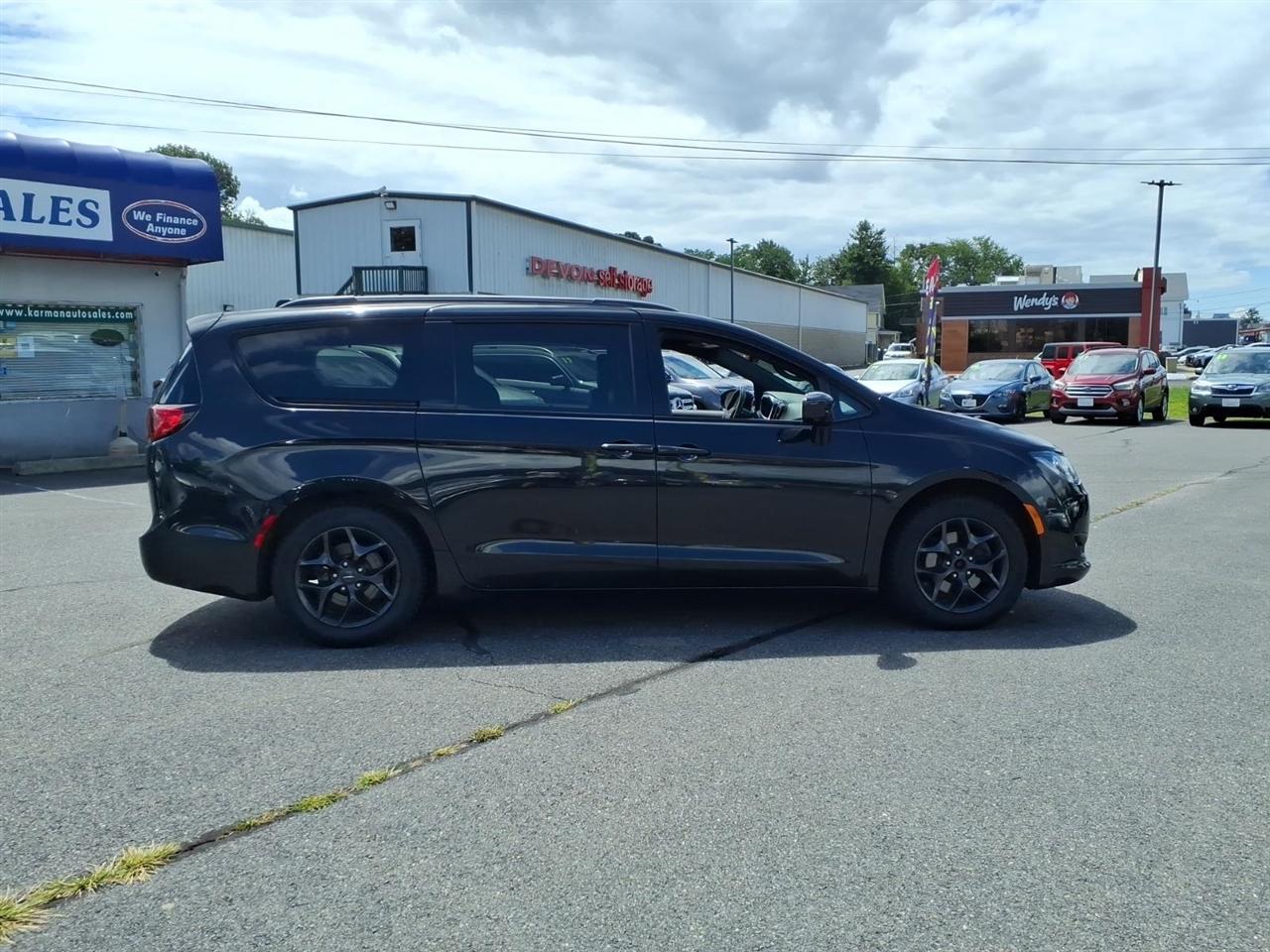 Chrysler Pacifica Touring L FWD 2018