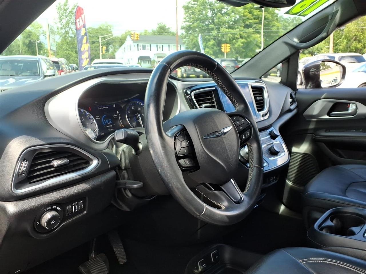 Chrysler Pacifica Touring L FWD 2018