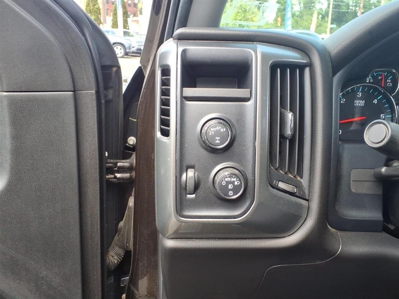 Chevrolet Silverado 1500 4WD Double Cab 143.5" LT w/1LT 2018