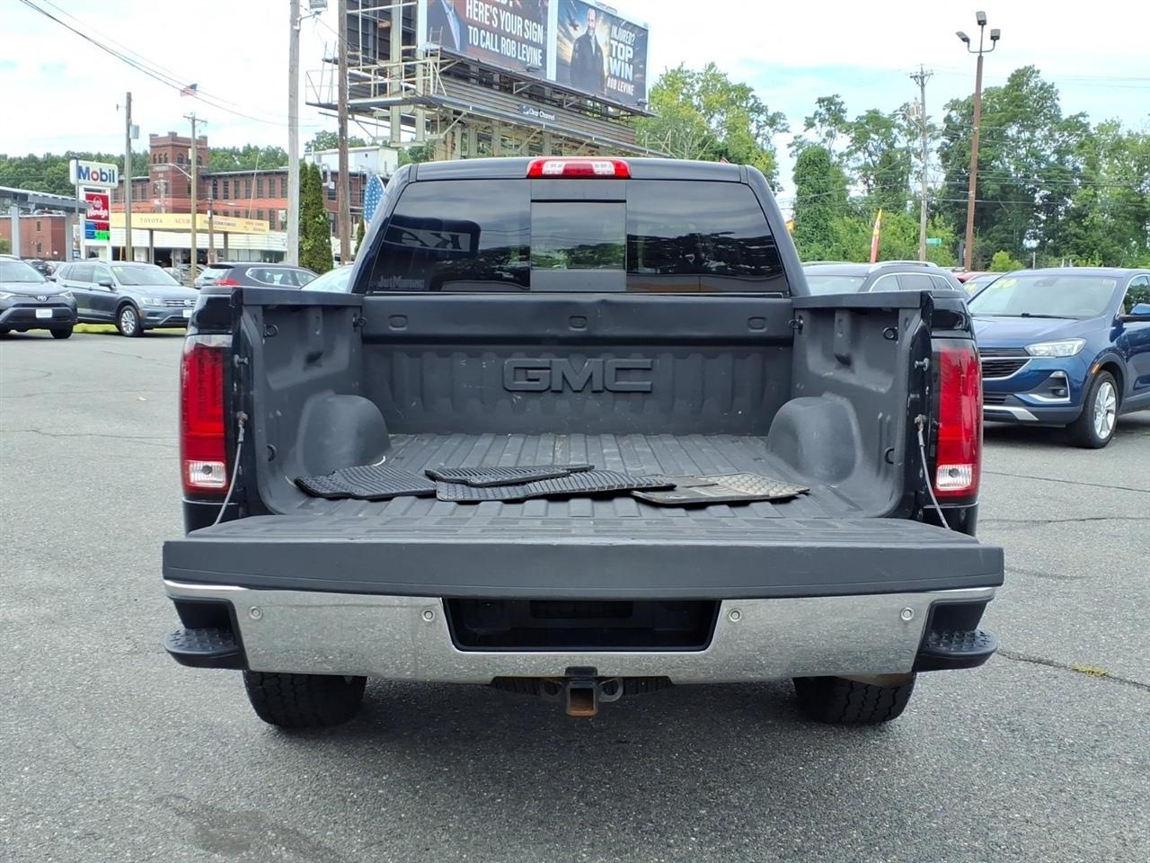 GMC Sierra 1500 4WD Crew Cab 143.5" SLT 2017