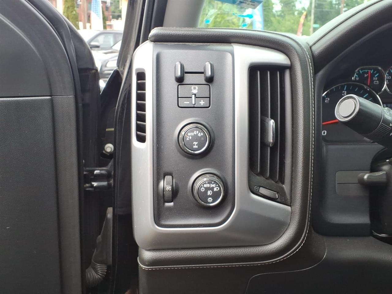GMC Sierra 1500 4WD Crew Cab 143.5" SLT 2017