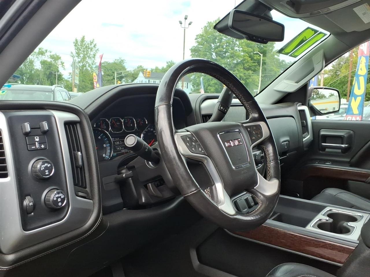 GMC Sierra 1500 4WD Crew Cab 143.5" SLT 2017