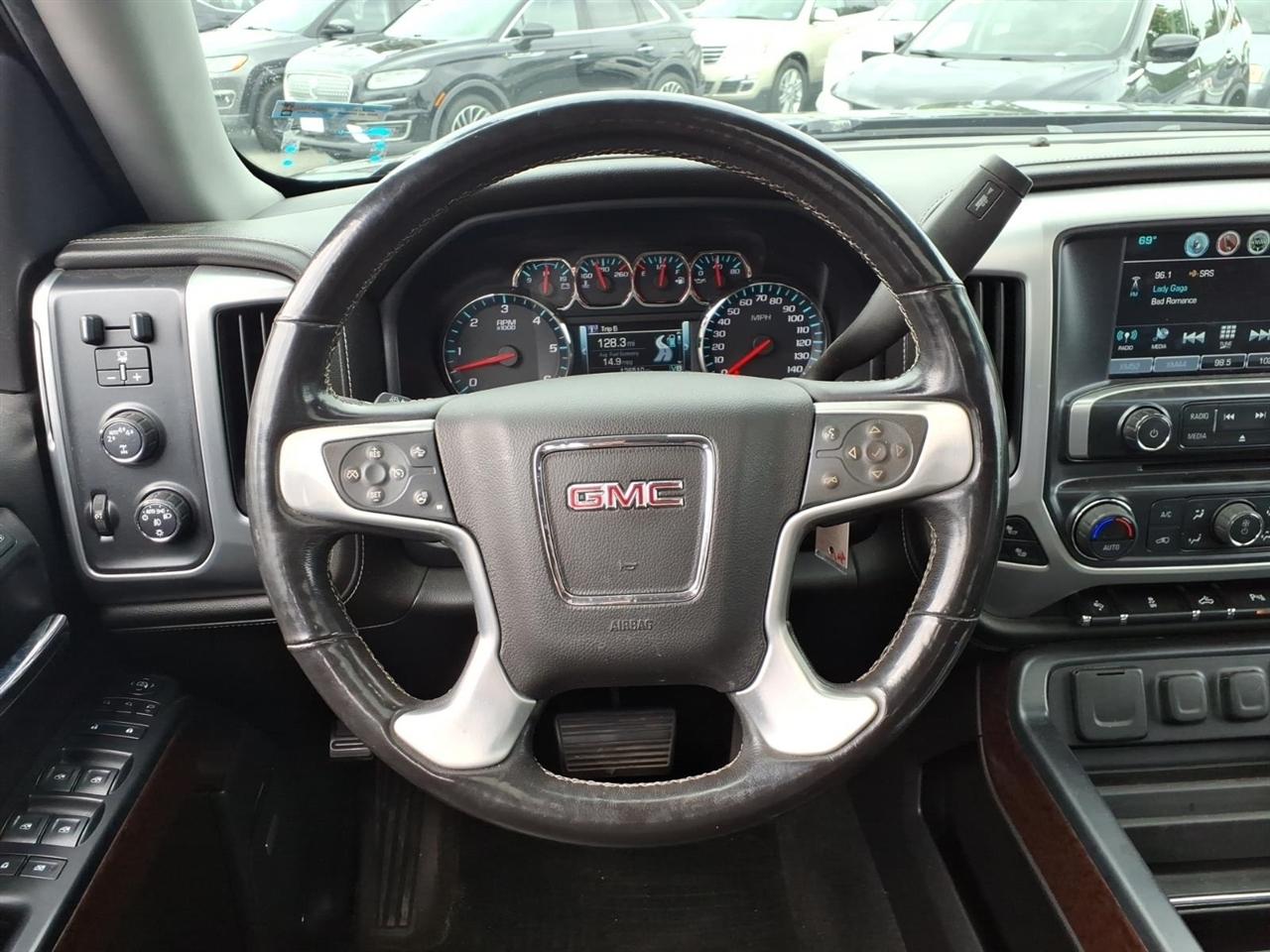GMC Sierra 1500 4WD Crew Cab 143.5" SLT 2017