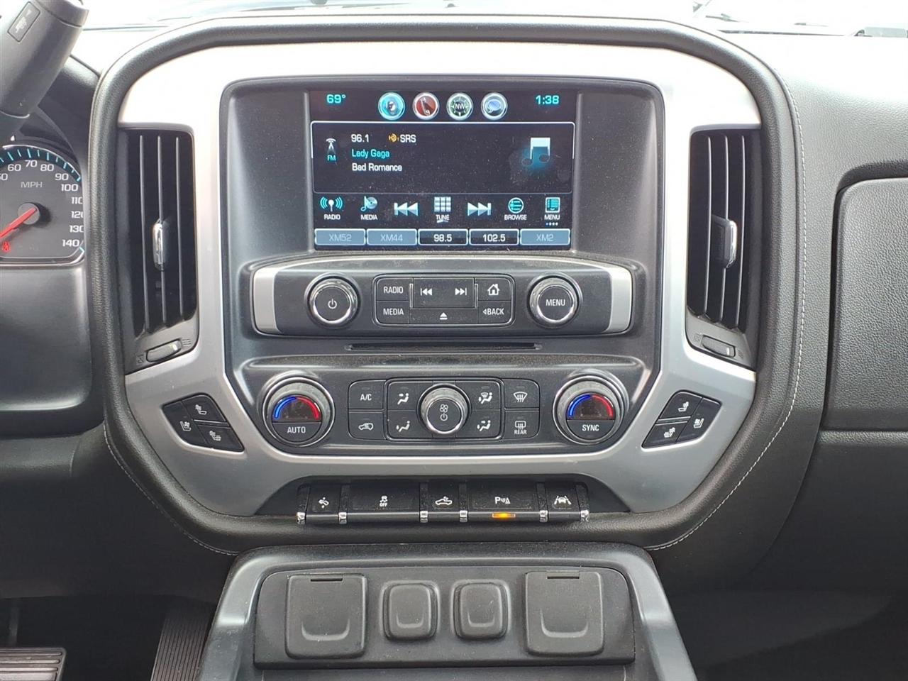 GMC Sierra 1500 4WD Crew Cab 143.5" SLT 2017