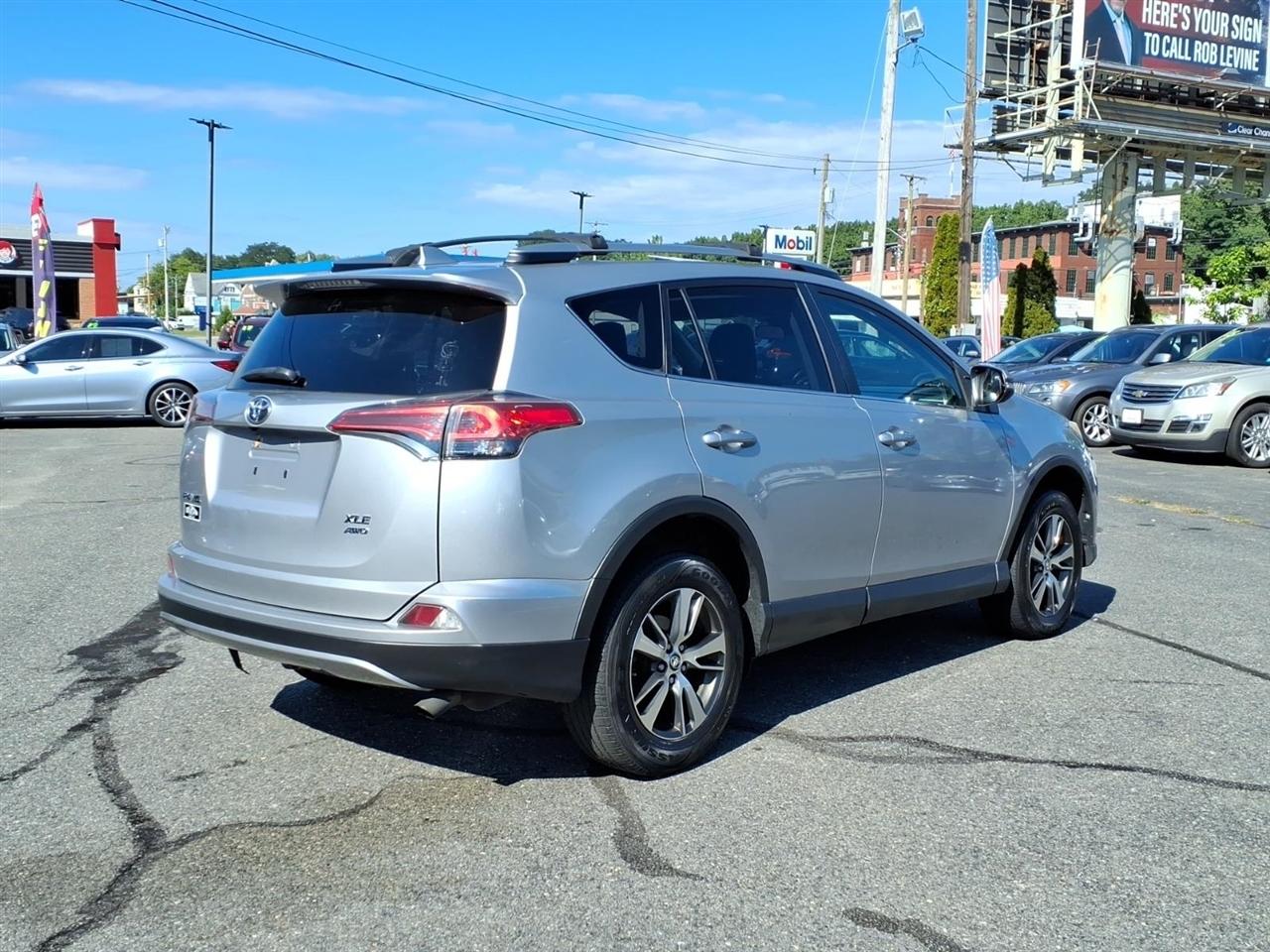 Toyota RAV4 XLE AWD (Natl) 2017