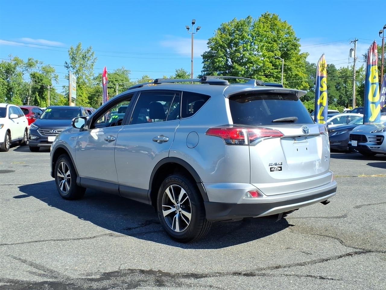 Toyota RAV4 XLE AWD (Natl) 2017