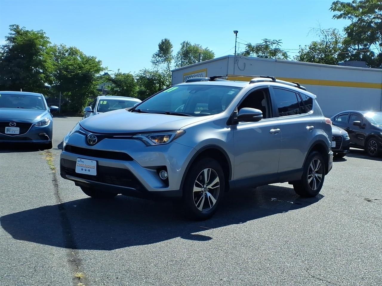 Toyota RAV4 XLE AWD (Natl) 2017