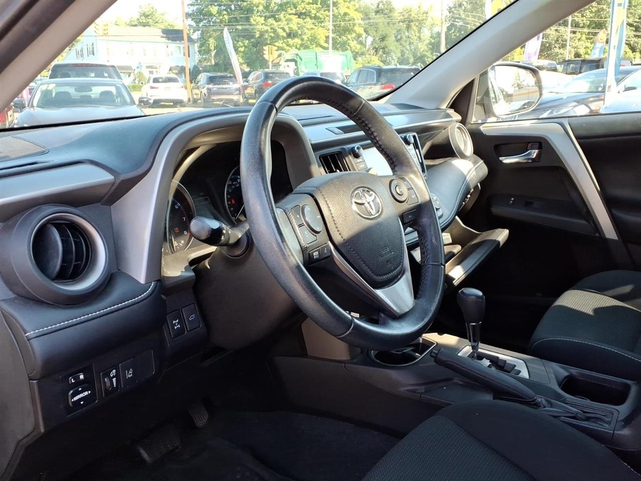 Toyota RAV4 XLE AWD (Natl) 2017