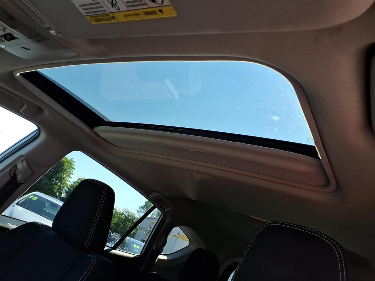 Toyota RAV4 XLE AWD (Natl) 2017