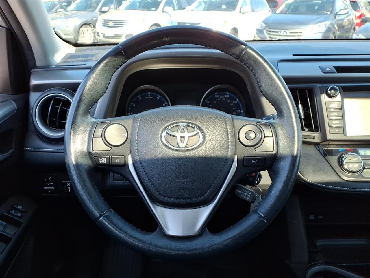 Toyota RAV4 XLE AWD (Natl) 2017