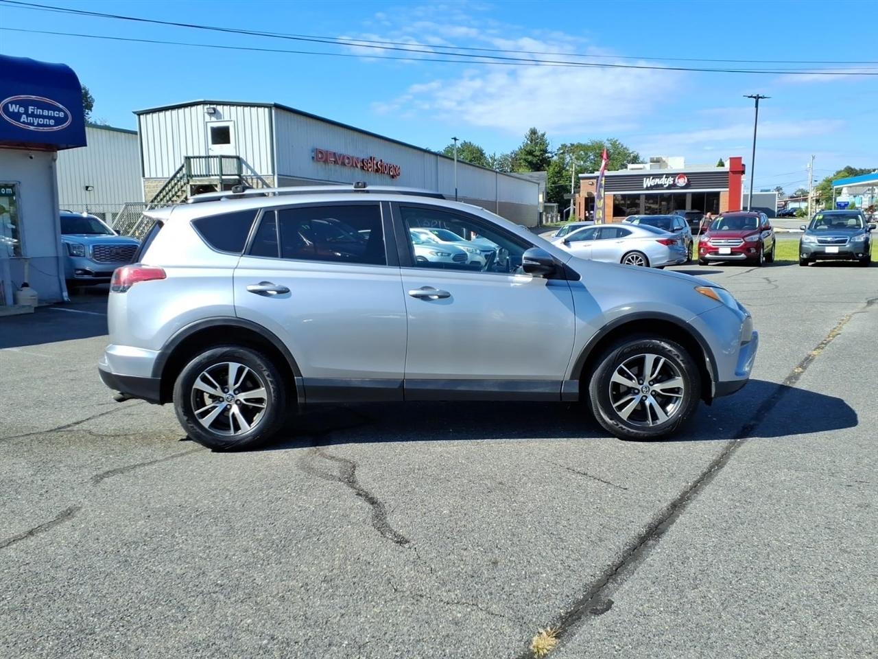 Toyota RAV4 XLE AWD (Natl) 2017