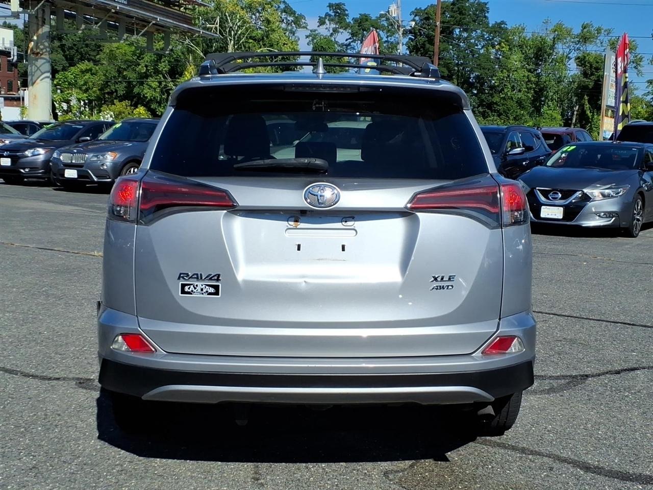 Toyota RAV4 XLE AWD (Natl) 2017
