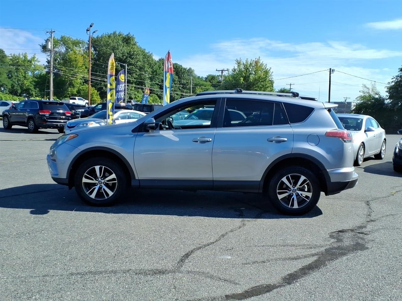 Toyota RAV4 XLE AWD (Natl) 2017