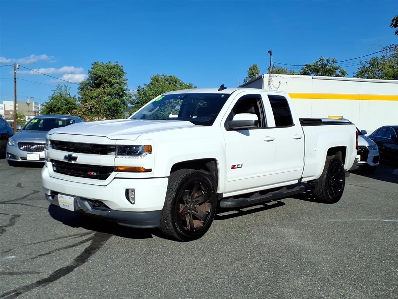 Chevrolet Silverado photo 3