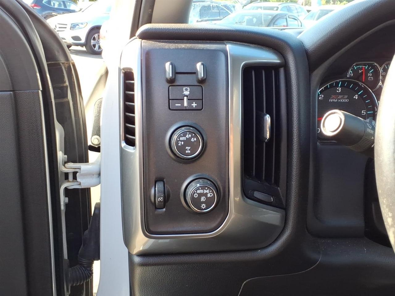 Chevrolet Silverado photo 11