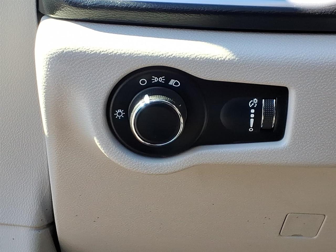 Chrysler Voyager photo 2