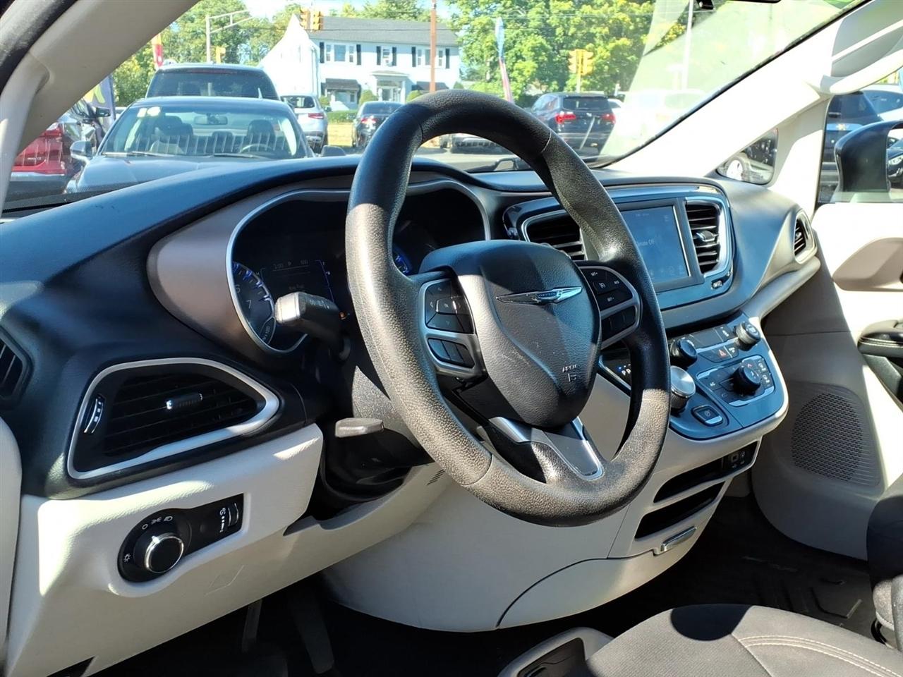 Chrysler Voyager photo 3