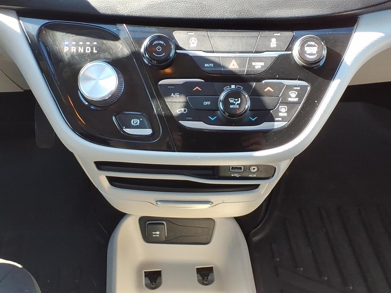 Chrysler Voyager photo 10
